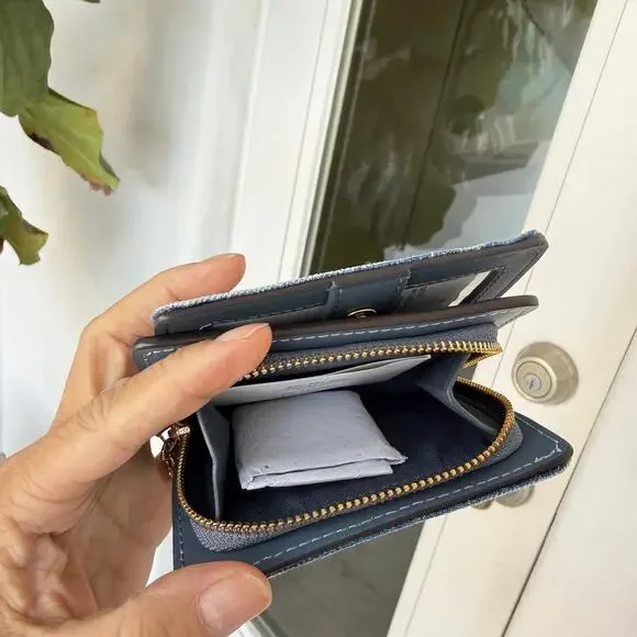 NWT Coach Snap Wallet In Loved Denim With Charm CEC35 denim/Gold/Light Indigo - Picture 5 of 5